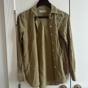 Everlane silk blouse in moss green size 00